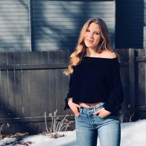 Meet your Posher, Aleka